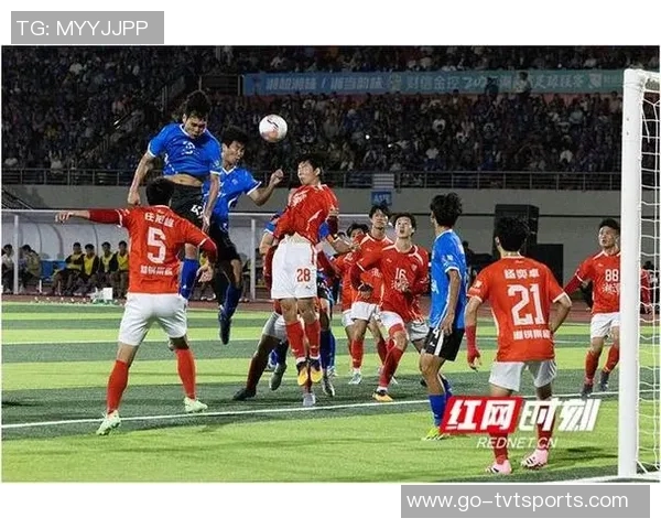 国家足球队比赛激战正酣球迷热情高涨期待精彩瞬间与胜利时刻 国家足球队比赛激战正酣球迷热情高涨期待精彩瞬间与胜利时刻